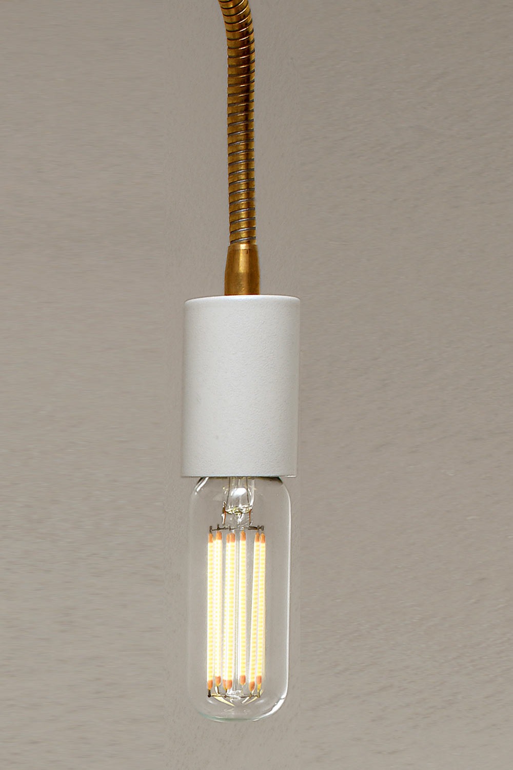 T.37 E27 tubolare led dim chiara